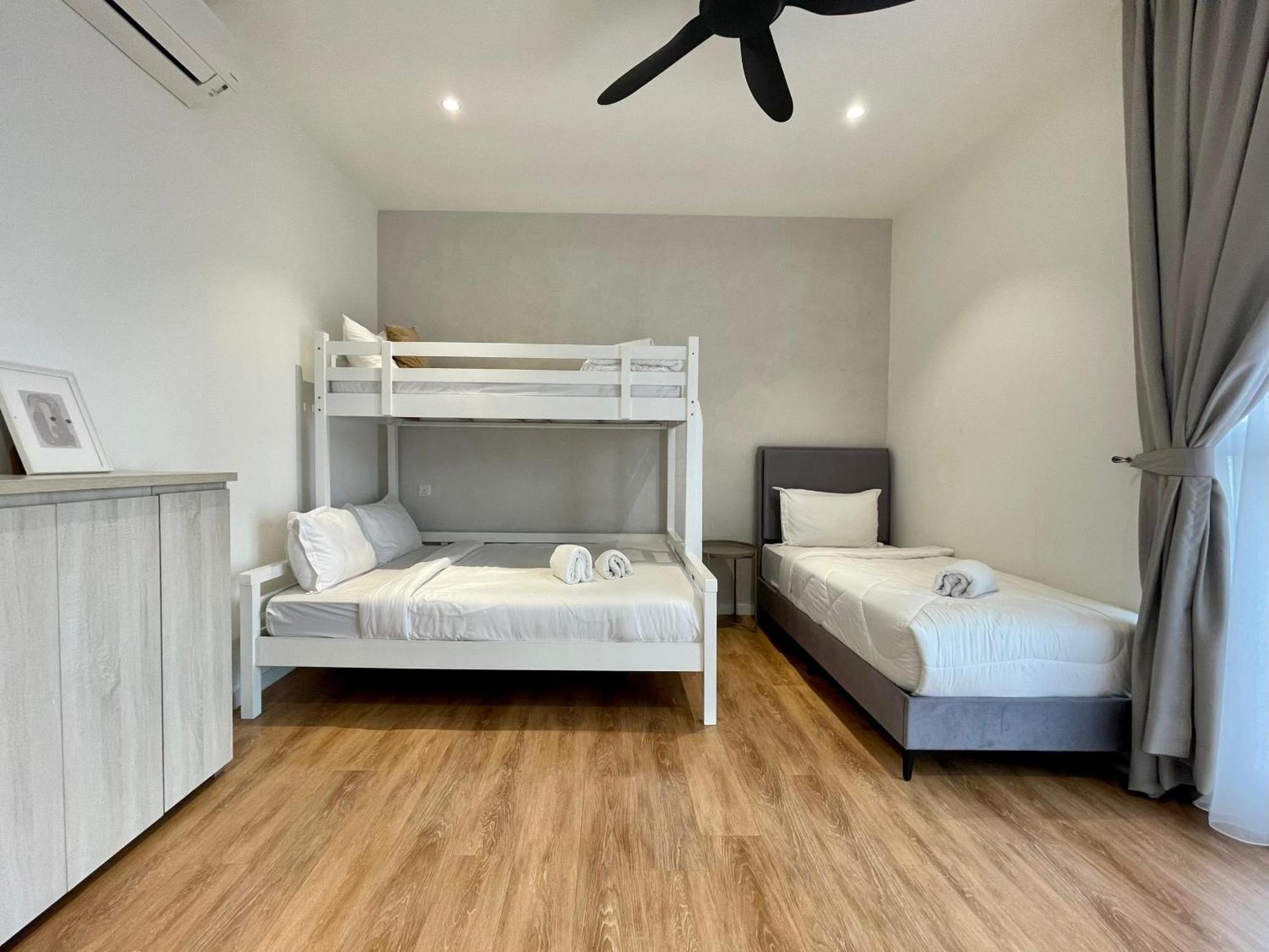 Quill Luxury Designer 7pax By Hausome * Kuala Lumpur