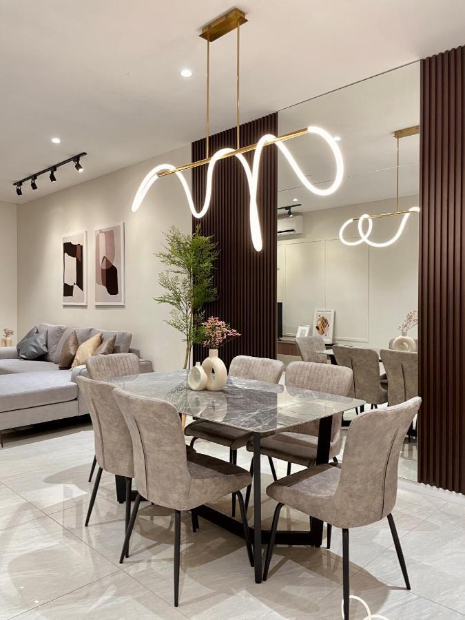 Quill Luxury Designer 7pax By Hausome *