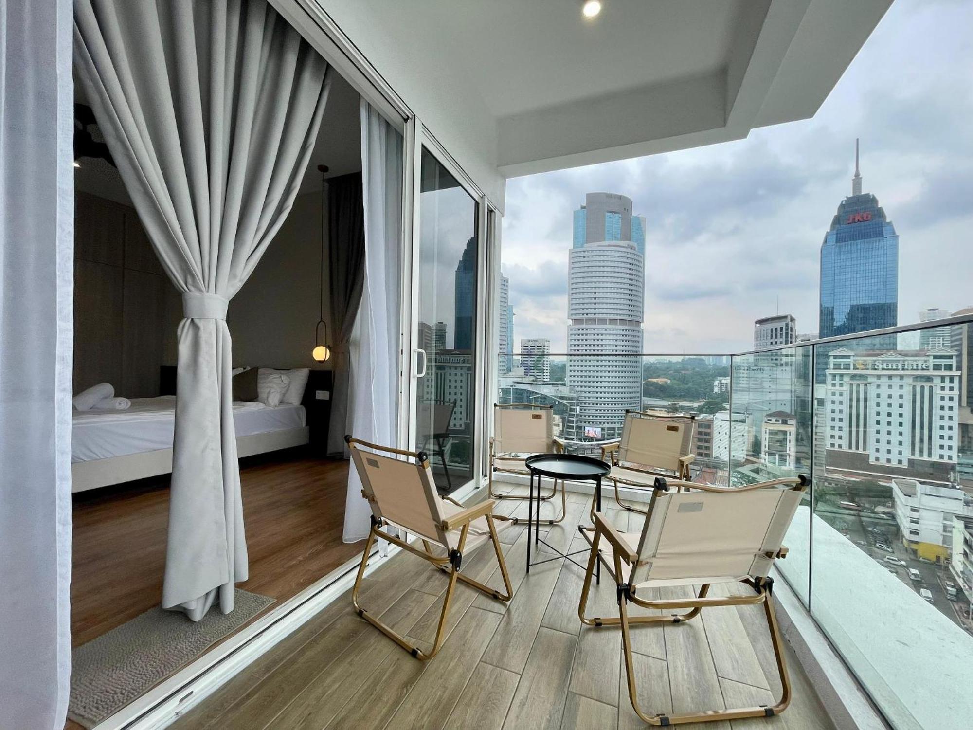 Quill Luxury Designer 7pax By Hausome *